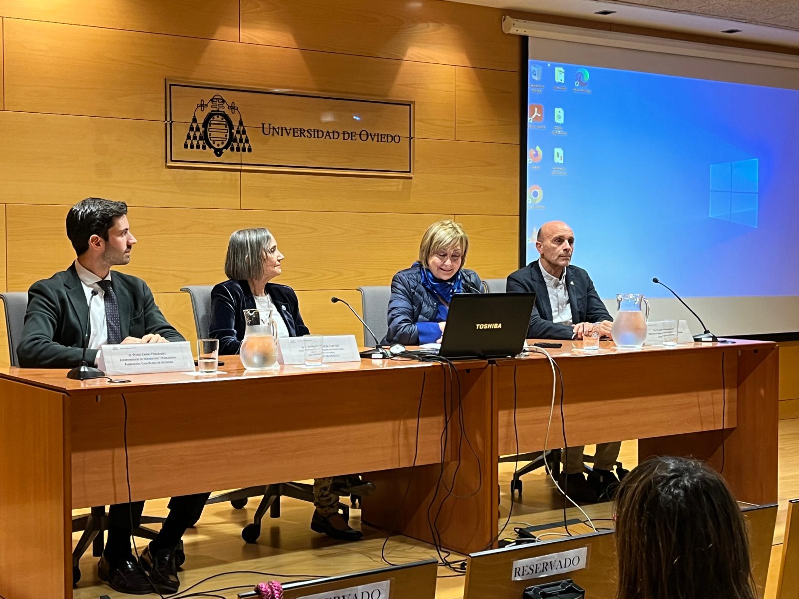 Fotografía de la alcaldesa, durante su intervención en la clausura del curso académico de PUMUO
