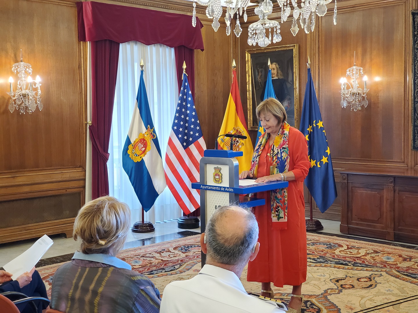 Fotografía de la alcaldesa durante su intervención