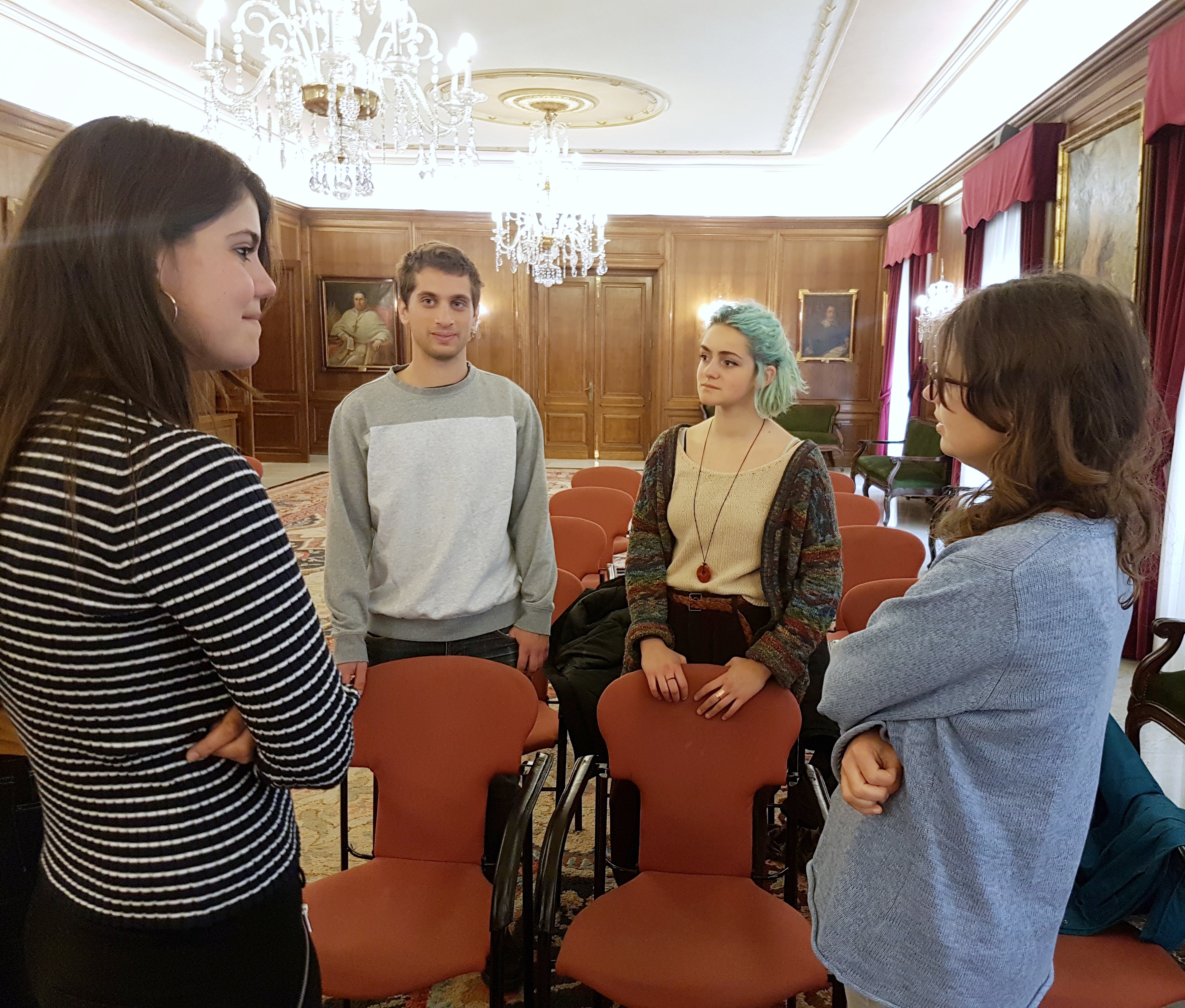 La concejala de Juventud recibe a tres jóvenes voluntarios del Cuerpo Europeo de Solidaridad
