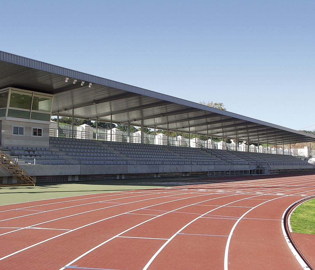 El Ayuntamiento presupuesta en 600.000 € la renovación de las pistas de atletismo del estadio Yago Lamela