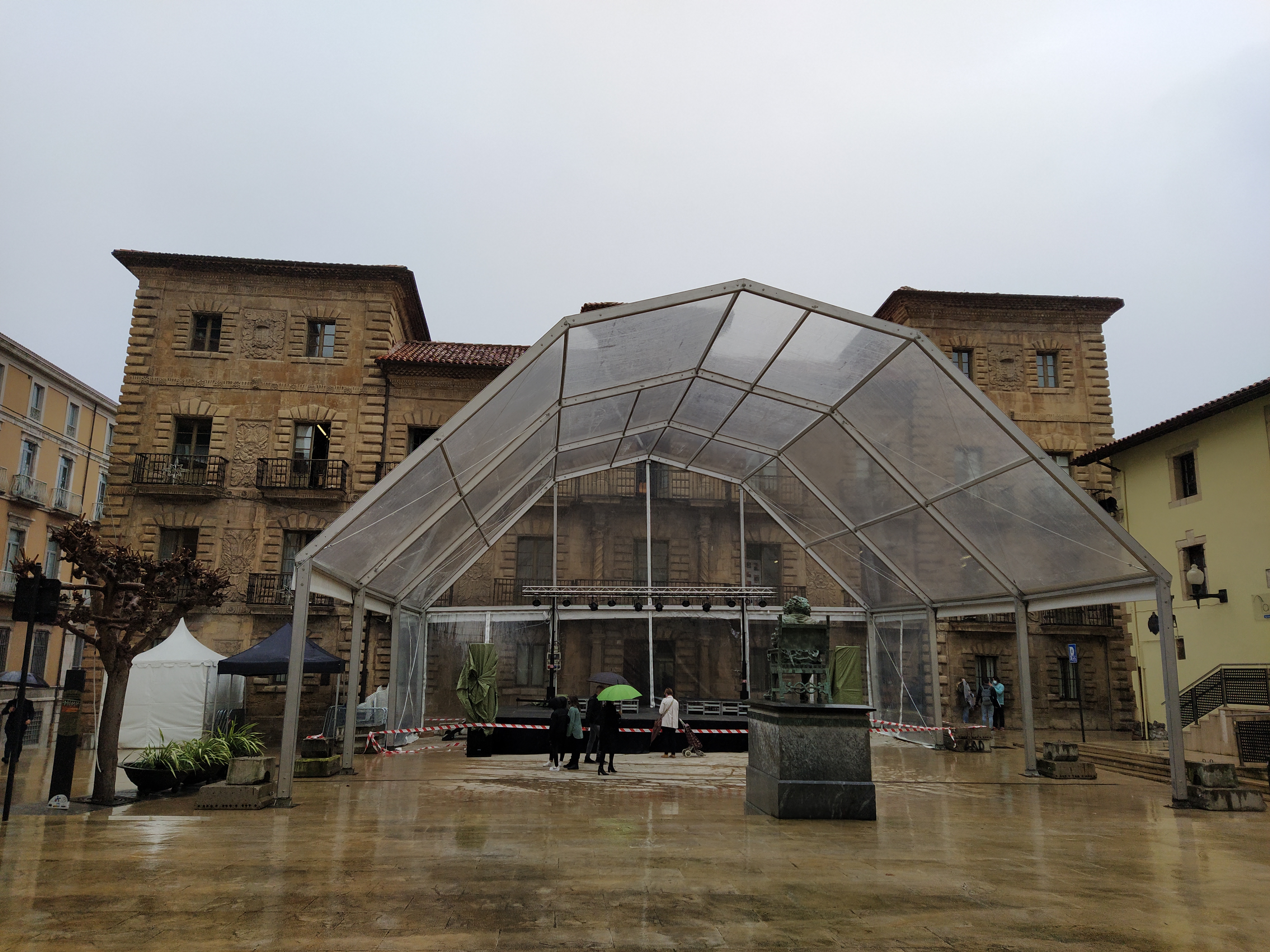 Rock clásico, country, coros a todo ritmo y  espectáculos para toda la familia hasta el lunes en la plaza de Camposagrado