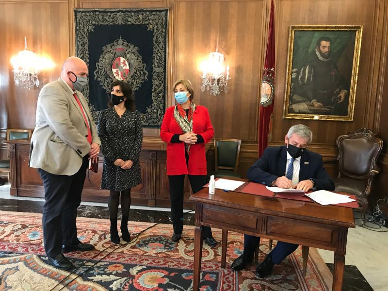 Ayuntamiento de Avilés y Universidad de Oviedo firman el convenio para crear la Cátedra de Cine