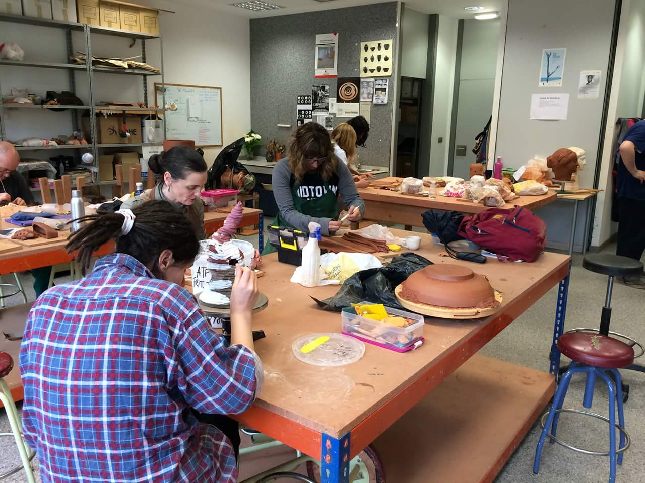 La Escuela de Cerámica da comienzo a los cursos para adultos con 68 personas matriculadas