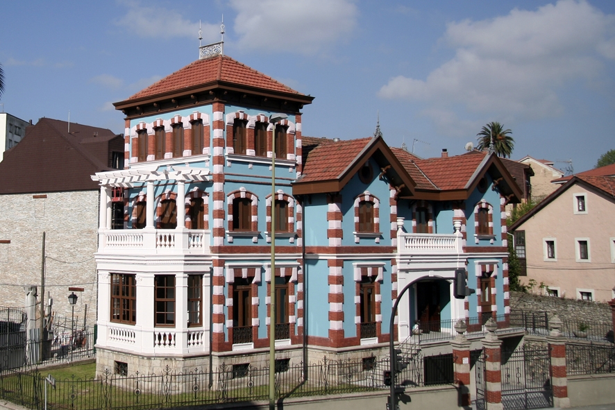 El Ayuntamiento reparará cubiertas y fachadas del edificio de servicios El Foco en Villalegre