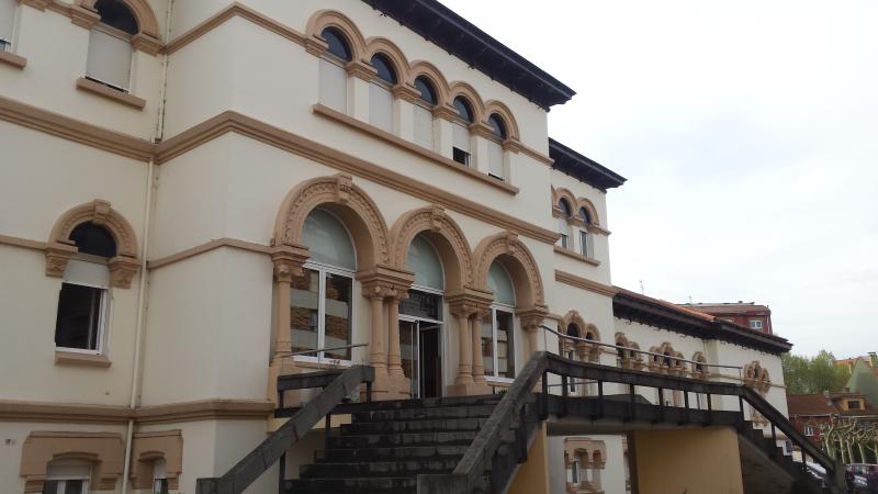 El Hospital de Avilés registra un brote de COVID que afecta a 22 pacientes y 18 sanitarios