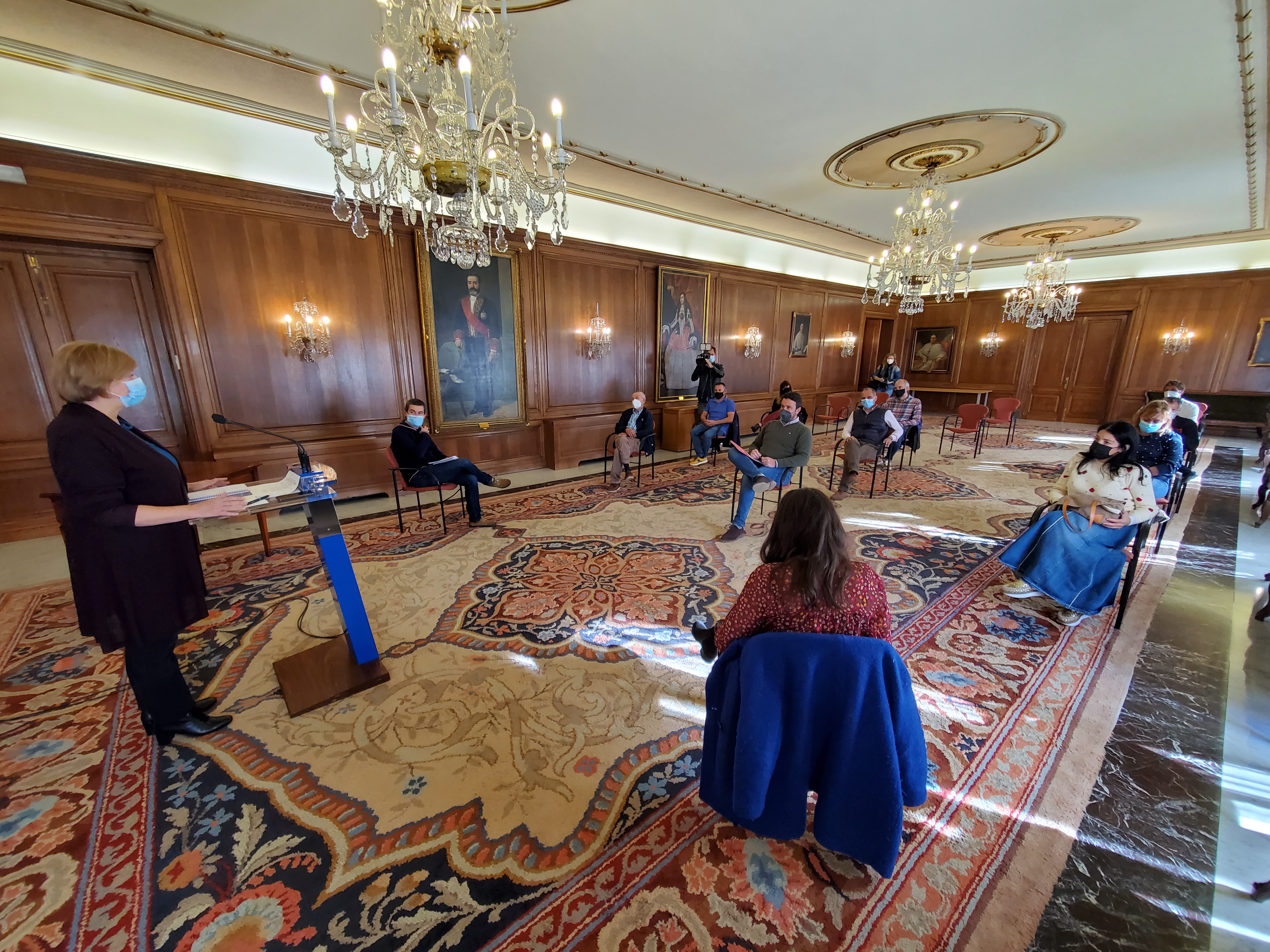 El Ayuntamiento moviliza 800.000 euros para ayudar al comercio, la hostelería y el taxi