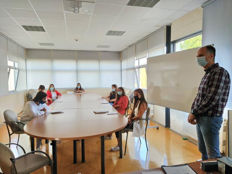 Siete jóvenes empiezan hoy a trabajar en el Ayuntamiento de Avilés gracias al programa de titulados en prácticas