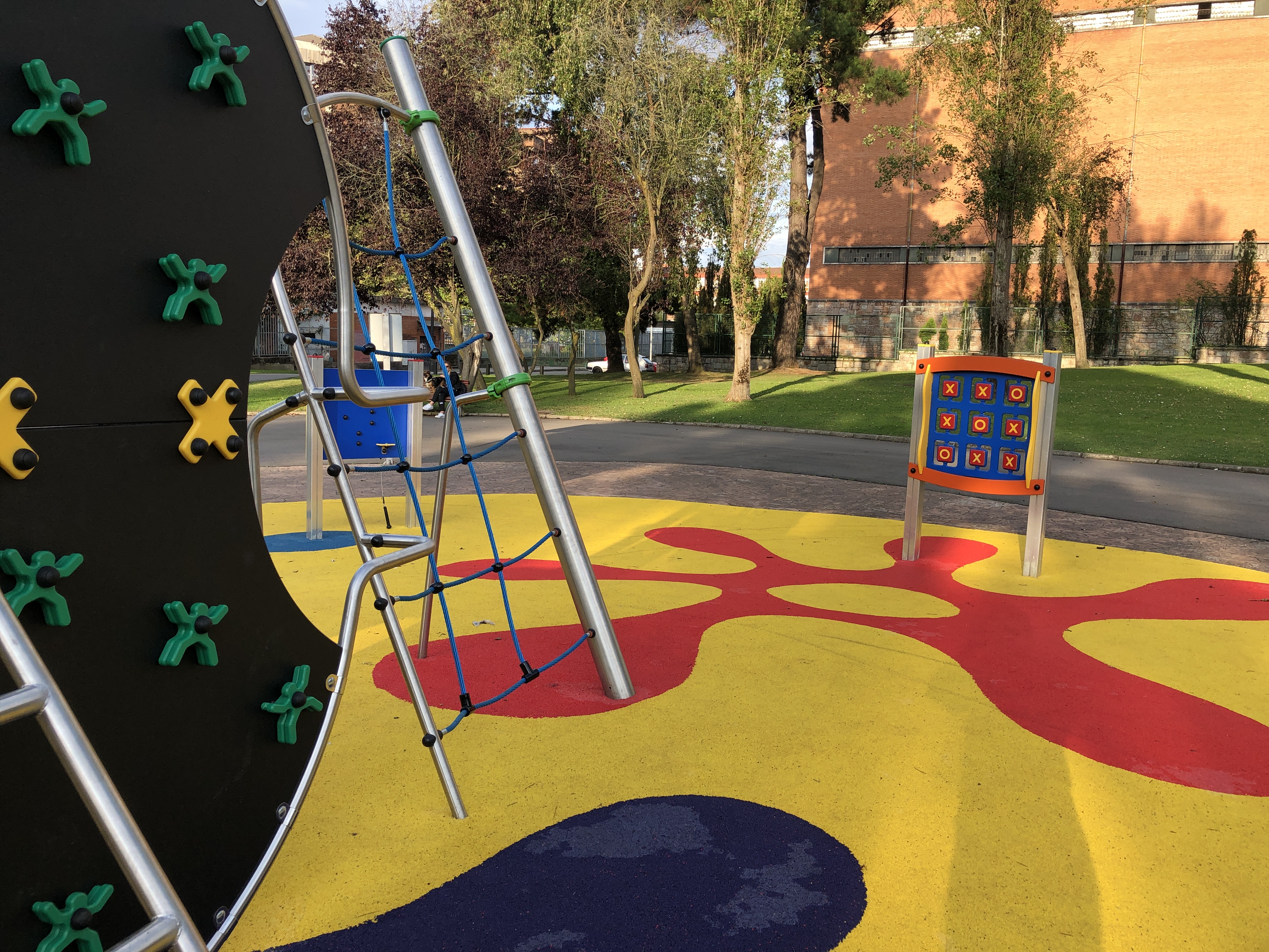 Este lunes reabren las 47 zonas juegos infantiles y los 17 circuitos de gimnasia y saludables para adultos de Avilés