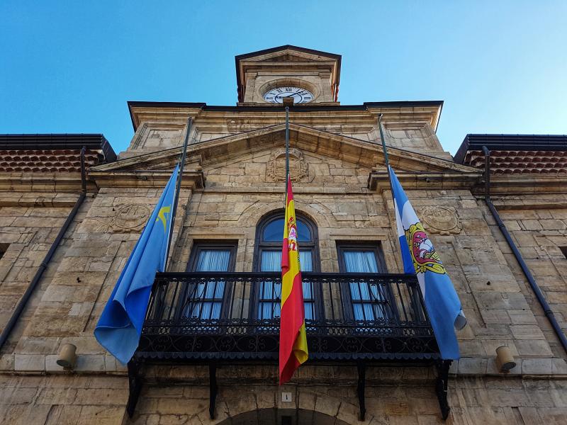 El Ayuntamiento de Avilés se adhiere a luto oficial de 10 días en memoria de las víctimas del COVID-19