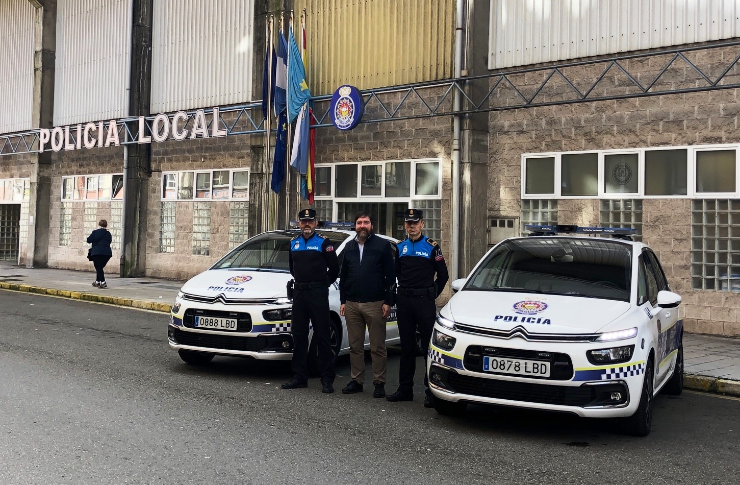 Presentación de dos nuevos vehículos monovolumen de la Policía Local