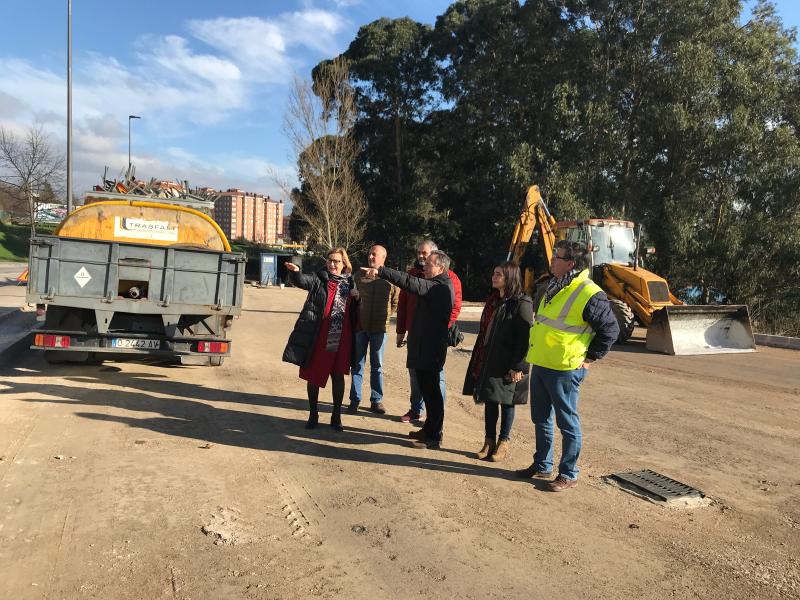 La alcaldesa visita los trabajos finales del nuevo aparcamiento de 150 nuevas plazas en La Luz