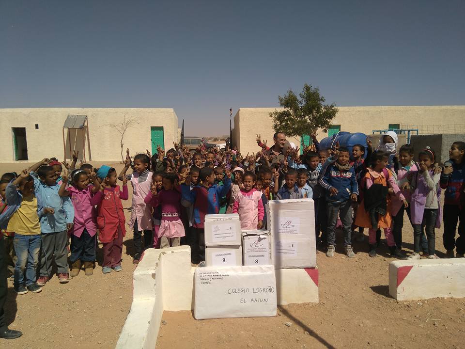 Escolares de la comarca de Avilés envían cartas, fotografías y postales a niños y niñas del Sahara