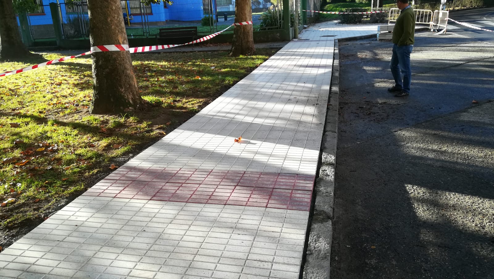 El Ayuntamiento renueva 3.256 m2 de aceras en las calles Luis Bayón, La Toba y avenida de Gijón
