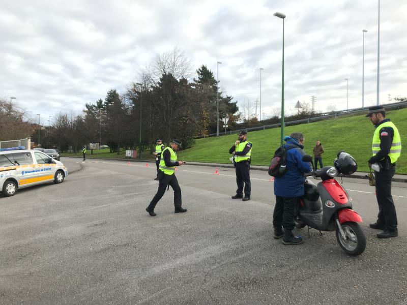 Resultados de la campaña de control distracciones al volante llevada a cabo por la Policía Local de Avilés