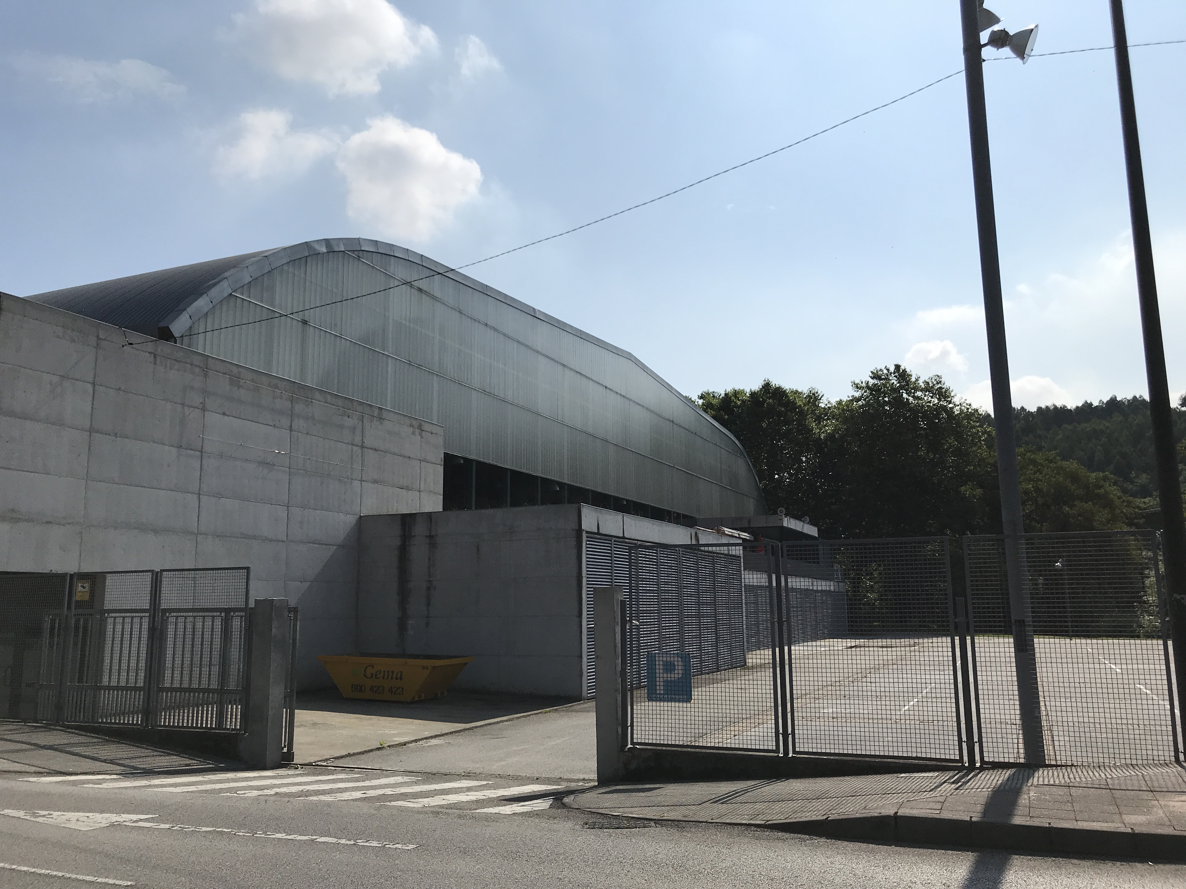 El aparcamiento del Pabellón de La Magdalena estará abierto durante las obras en los patios de Versalles