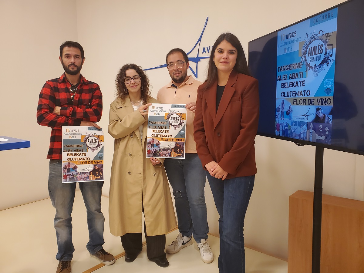 De izquierda a derecha: Alejandro Moreno, del grupo Glutemato; Alba Bolaños y Enol Puertas, del grupo Flor de Vino; y Raquel Ruiz, concejala de Juventud.