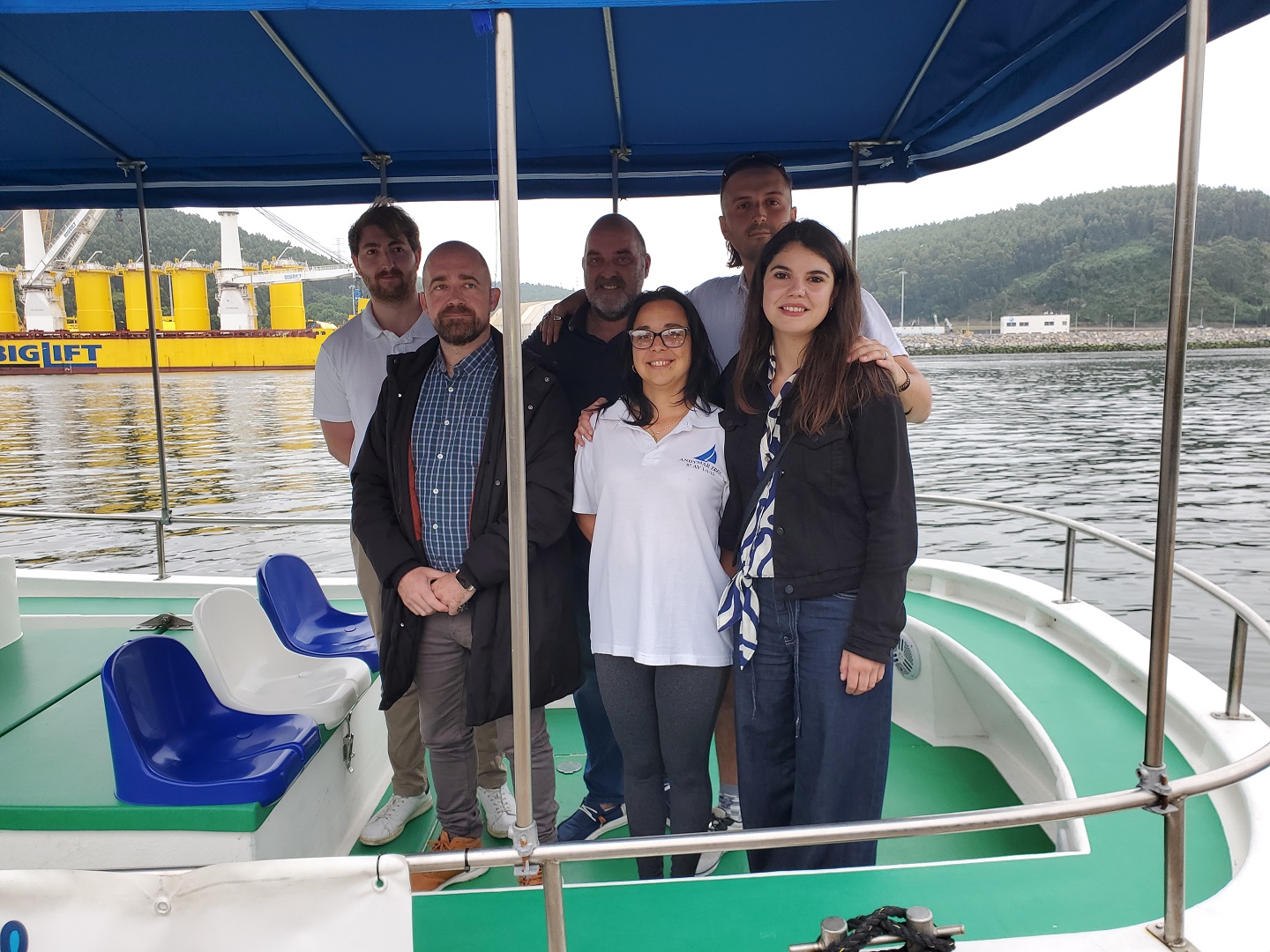 La concejala de Turismo, Raquel Ruiz, durante la presentación de los paseos en barco por la ría 2025