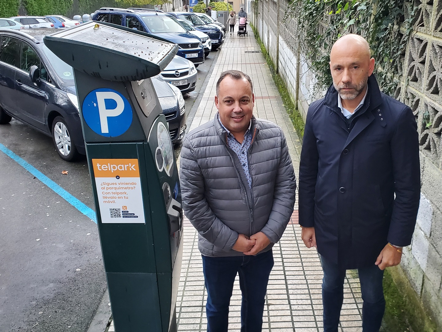 El concejal de Movilidad, Pelayo García, y el jefe de centro de Dornier, Alejandro Valle