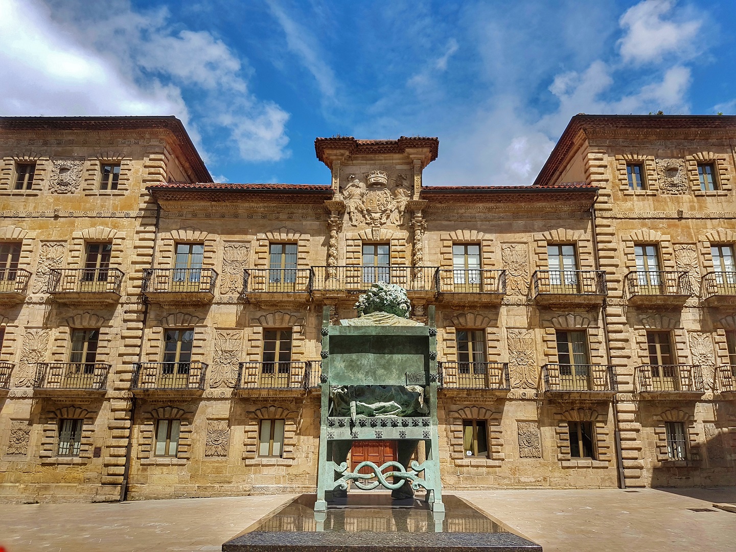 Fachada del Palacio de Camposagrado