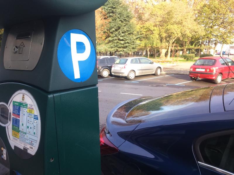 La ordenanza fiscal de la ORA mantiene la tarifa de la zona azul durante la primera hora de estacionamiento