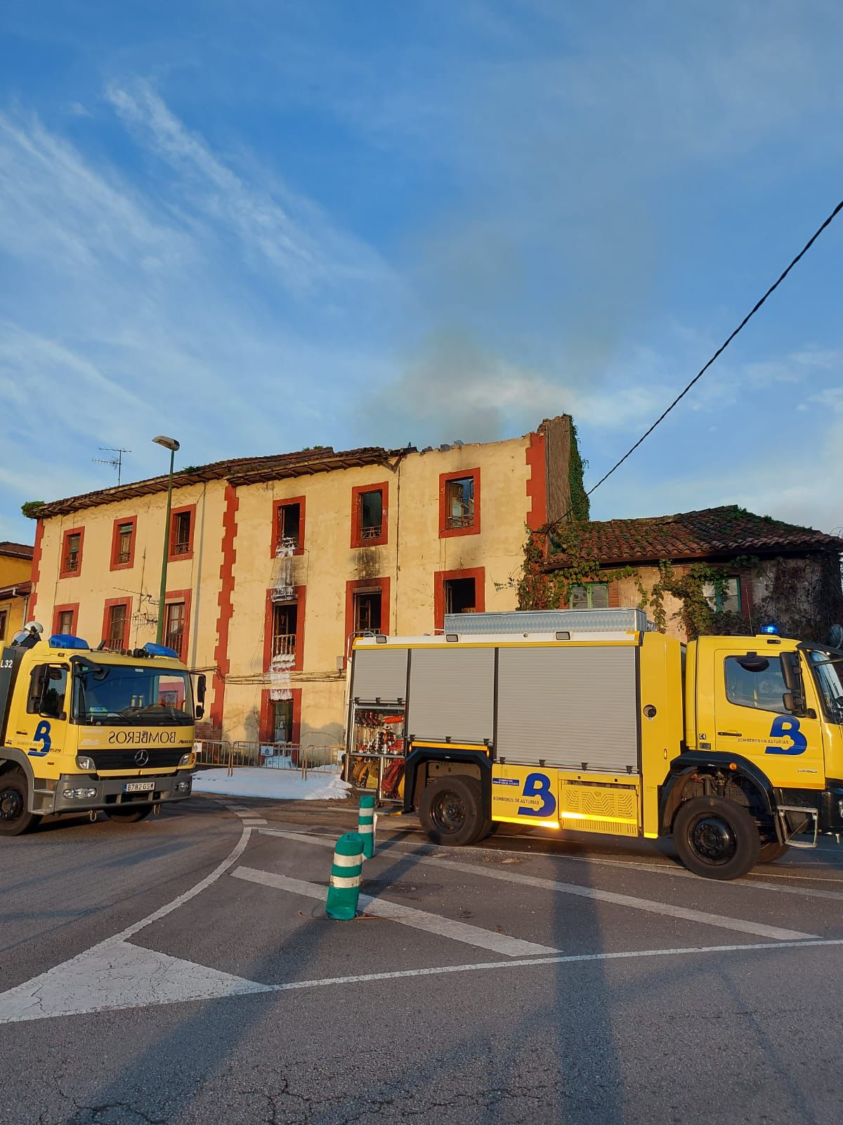 Fotografía del inmueble incendiado en la glorieta de Buenavista